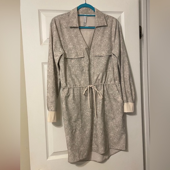 Athena Light tan Long Sleeve Zuma print dress  (new worn) and adorable Medium - Picture 2 of 8